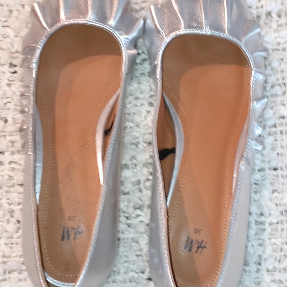 H&M SILVER PUMPS, 39 - Picture 2 of 5